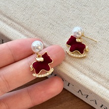 韩系红色丝绒小马珍珠耳环女2025新款独特漂亮耳钉气质银针耳饰品