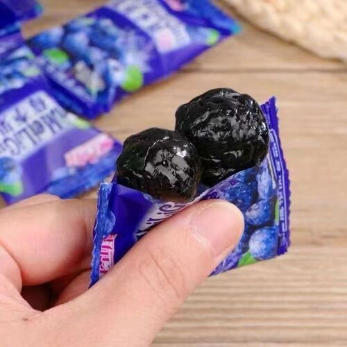 The same model as the train, Xinjiang Yili blueberry dried plum fruit snacks crossing the river and Tianshan fruit all over Tianshan individually packaged