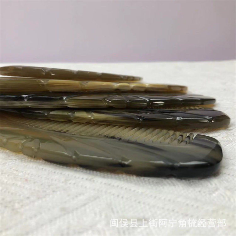 17cm Natural Horn Comb Meridian Massage Comb Wide Tooth Hair Comb for Home and Travel quality and texture