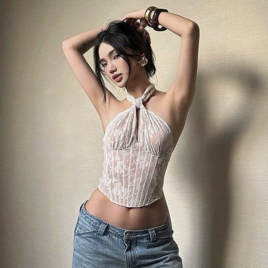 2025 verano nuevo estilo puro deseo chica caliente cuello halter de encaje blanco espina de pescado chaleco pequeño sexy sin espalda exterior image 3