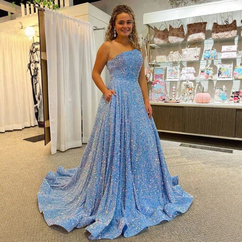New European and American style sequin evening gown for women, featuring a flared skirt, a long train, pockets, and sparkling sequins, perfect for graduation balls
