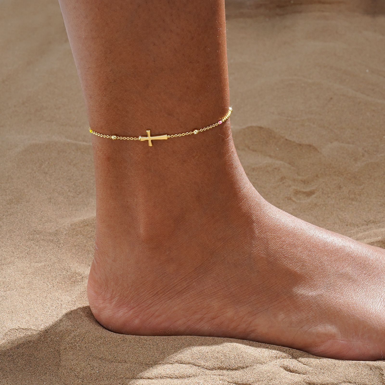 Tobillera de perlas con cruz dorada joya de pie de lujo_voghion.com