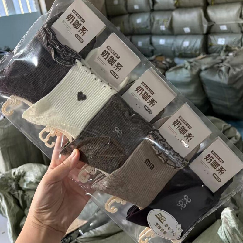 Women's socks for autumn and winter sports, mid-calf socks, sweat-absorbing, thickened, combed cotton, fashionable, versatile trendy sports socks