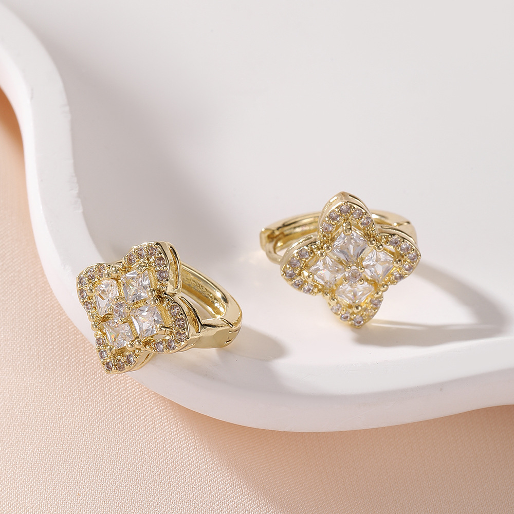 Elegant Four Leaf Clover Stud Earrings With Micro Inlaid Zircon_voghion.com