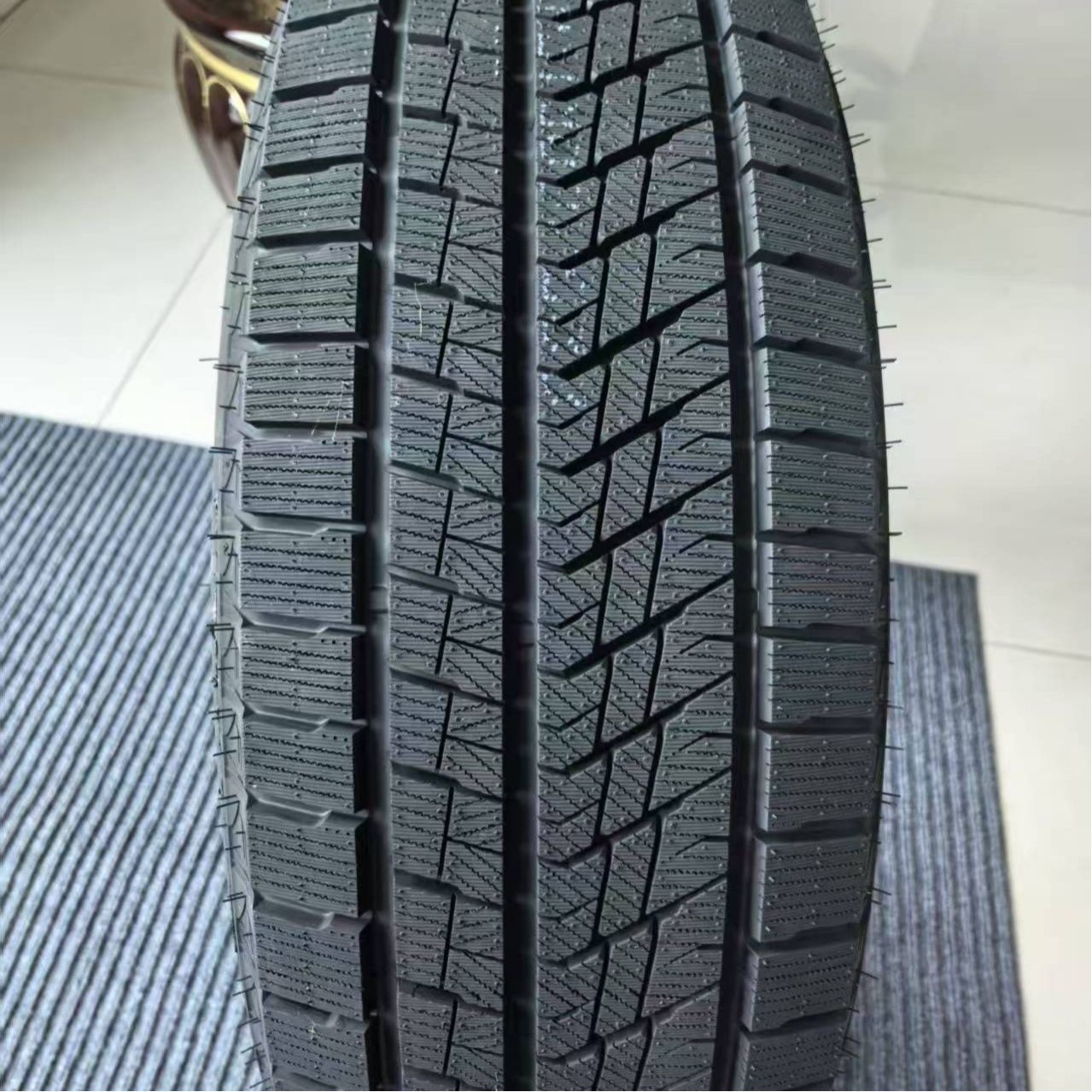 Brand new snow tire 215/50R13 anti-skid soft rubber winter tire