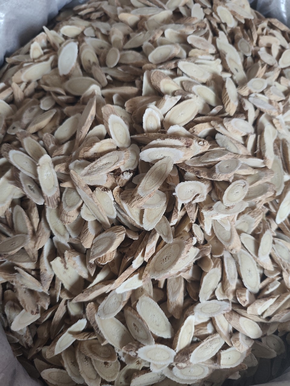 Astragalus Root Slices Huang Qi 斜片 500g Premium Cut Dried Herb for Decoction and Tea in use