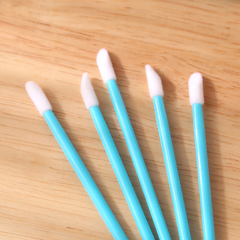 Fábrica de 50 pcs desechable cepillo de labios sólido barra cepillo de maquillaje portátil mini herramientas de maquillaje de lipstick al por mayor