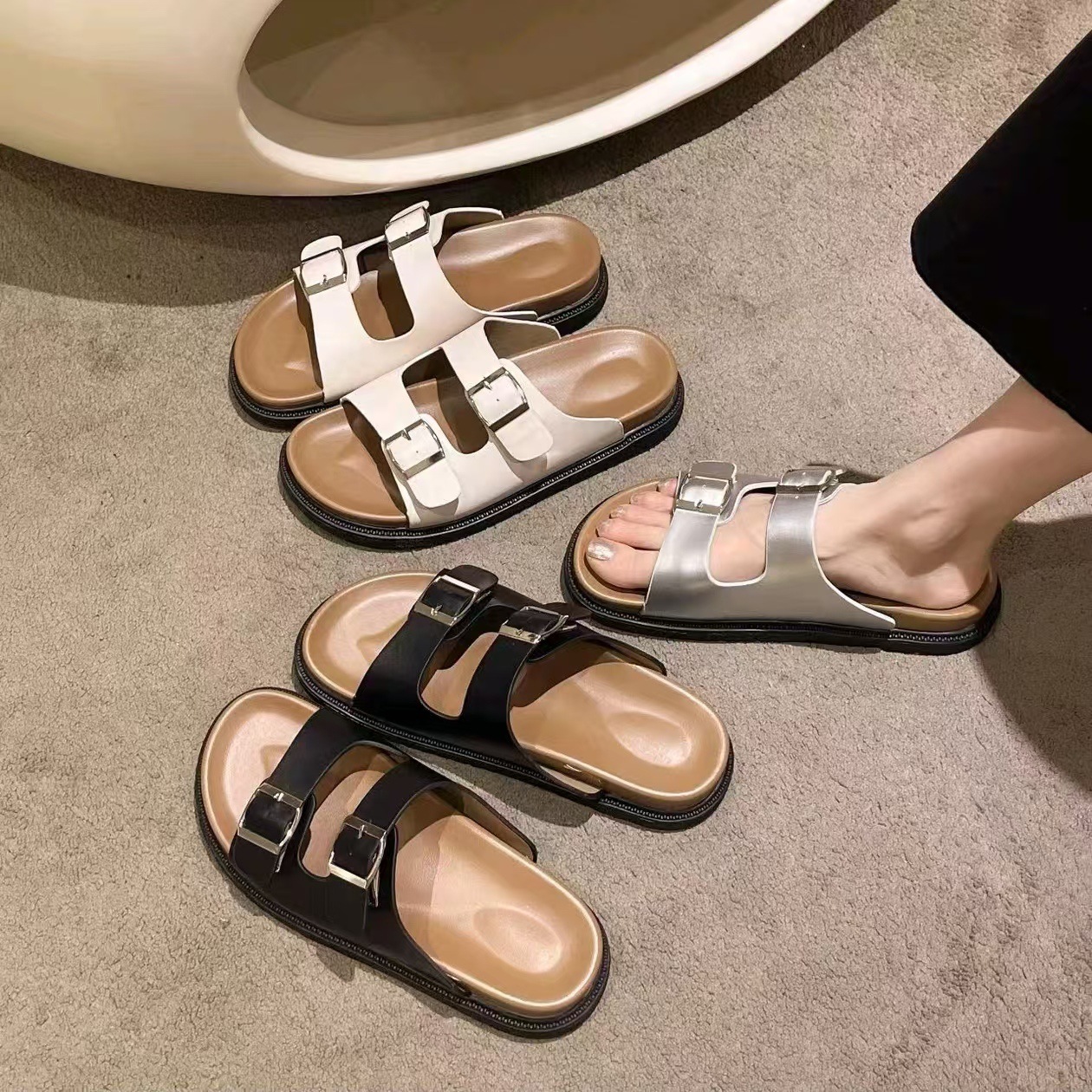 Women's slippers