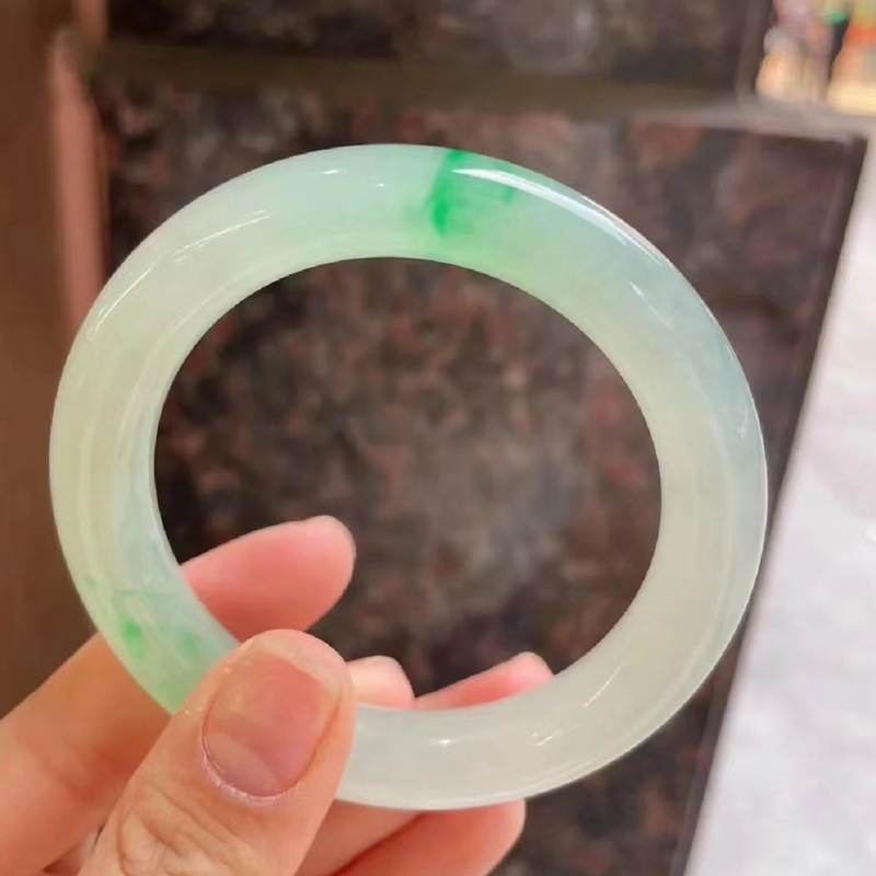 Natürliches burmesisches Typ-A-Jadeit-Armband, Jade-Armreif_voghion.com