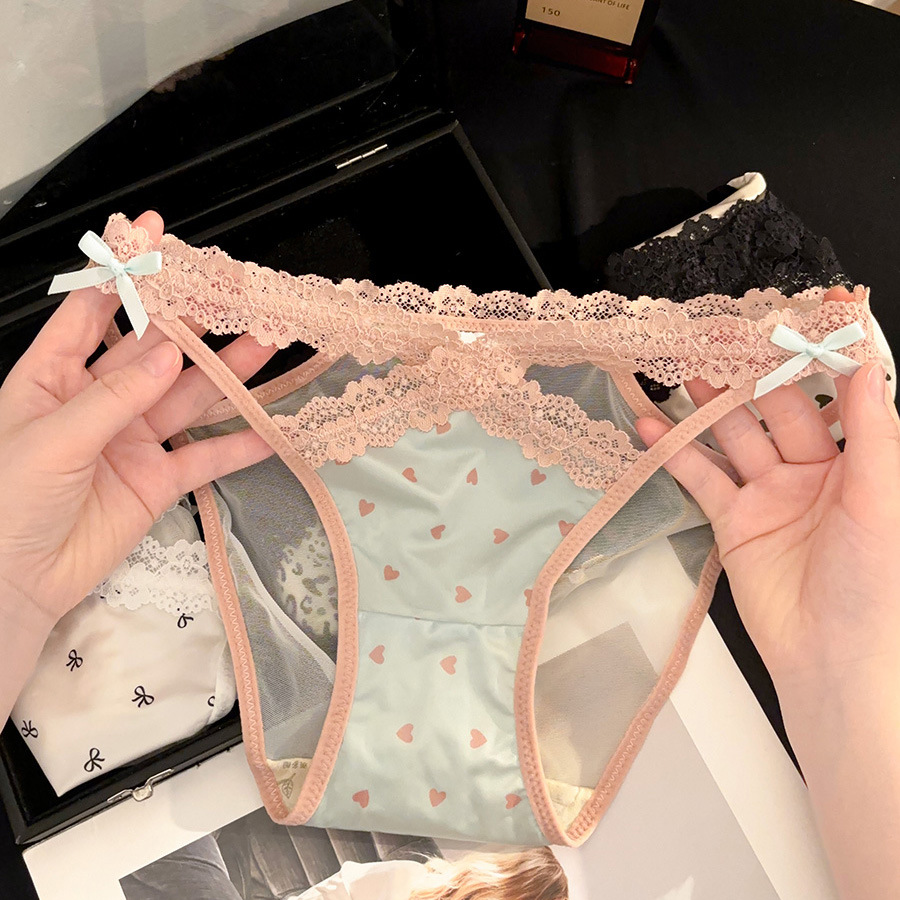 Chica sexy, alta tensión pura, ropa interior de malla hueca, encaje seductor satén frío, cabeza de pantalón de niñas