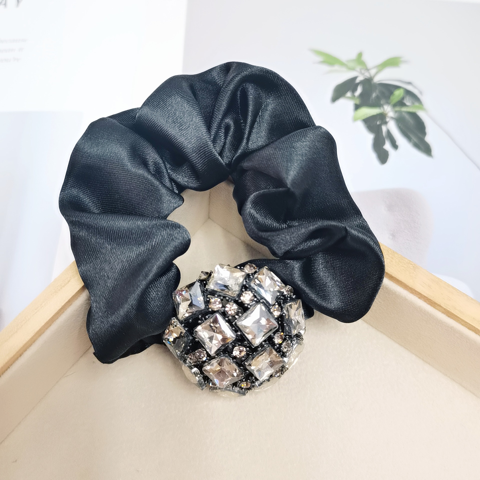 Luxury Sparkling Diamond Scrunchie Hair Tie For Ponytail Bun_voghion.com