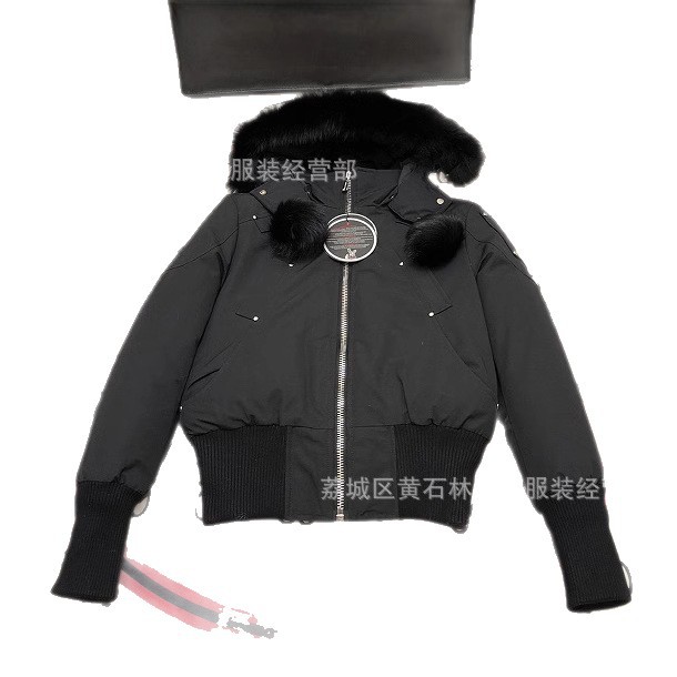 3Q フォックスファー 2025 ウィンターゴールドシザーダウンジャケット 03 スタイル女性 02 スタイル男性カップルスタイルカナダ男性と女性のジャケット