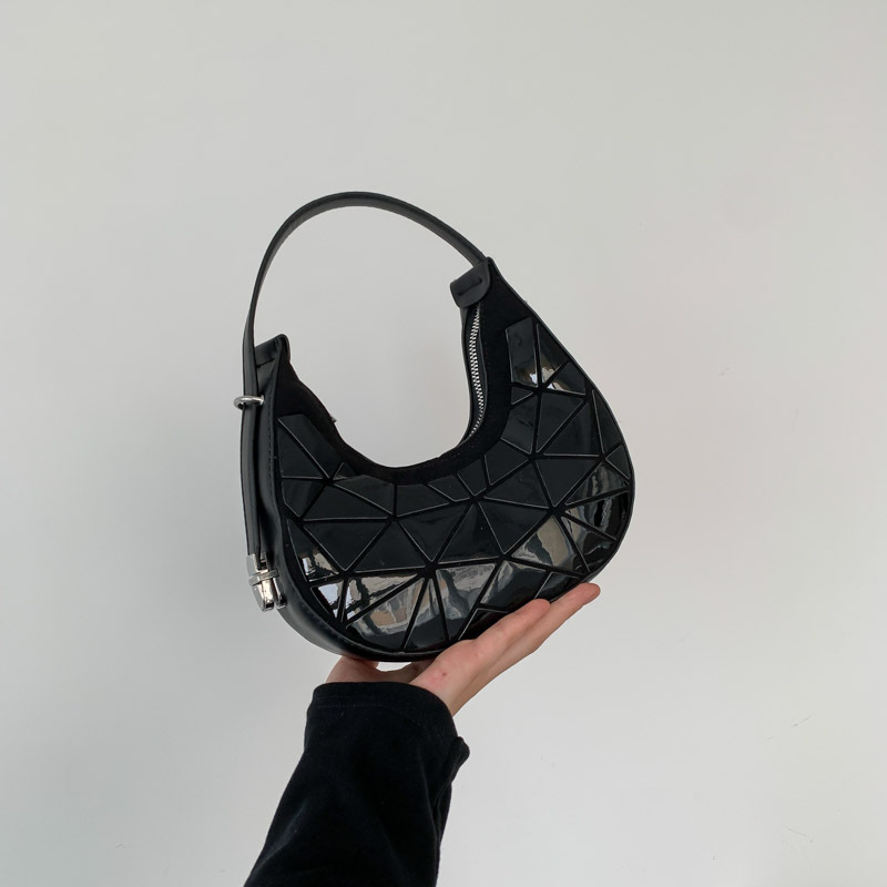 bags Internet celebrity personality fashionable temperament handbag 2023 summer versatile ins shoulder armpit bag Korean version dumplings_voghion.com