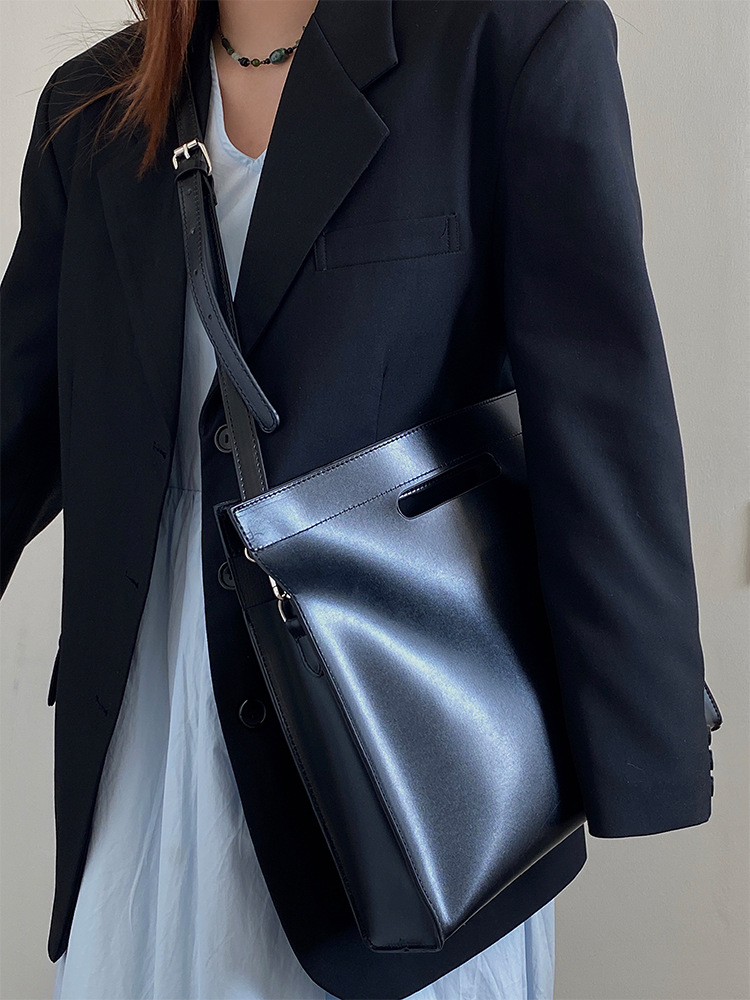 Medium Size Women's Medium PU Solid Color Elegant Streetwear Sewing Thread Square Magnetic Buckle Tote Bag