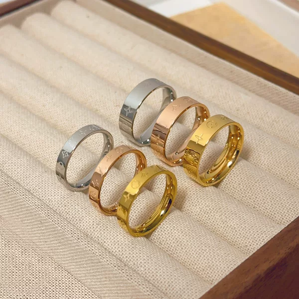 Popular Luxury Rings for Women, Four-Leaf Clover Classic Plain Band, Titanium Steel, Non-Fading, Couple Rings, Versatile and High-End