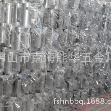 Los fabricantes producen un gran número de herramientas de barbacoa multifuncionales serie de pintura en aerosol de alta temperatura barril de carbón herramientas de barbacoa encendedor