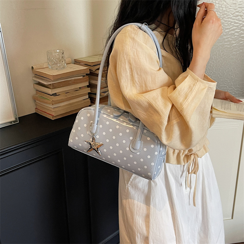 2026 nuevo bolso coreano de nicho, bolso de almohada, bolso de hombro de moda, bolso de brazo dulce para mujeres