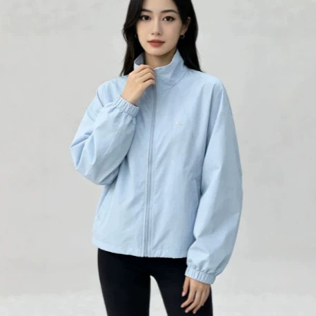 Stand-up collar short sun protection jacket, simple and stylish zip-up jacket, loose drop shoulders, elastic cuffs, casual top.