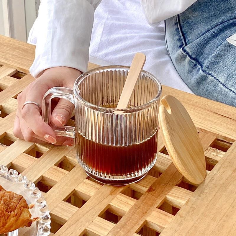 Vidrio de estilo japonés Red taza roja con tapa cuchara taza de agua ins taza de café de leche doméstica de alto aspecto