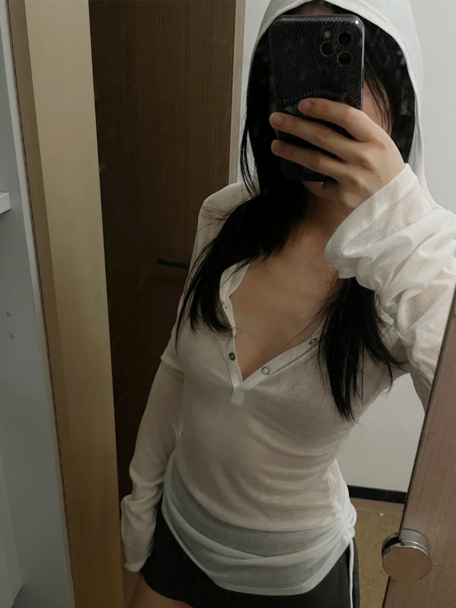 Tulle Sunscreen V 넥 블라우스 긴팔 티셔츠 여성용 여름 디자인 센스 틈새 슬림 핏 스파이스 걸스 세련된 마이크로 투명 탑