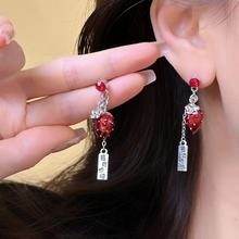 甜美可爱珐琅红色草莓吊坠流苏耳环女小众设计感百搭耳钉耳饰潮