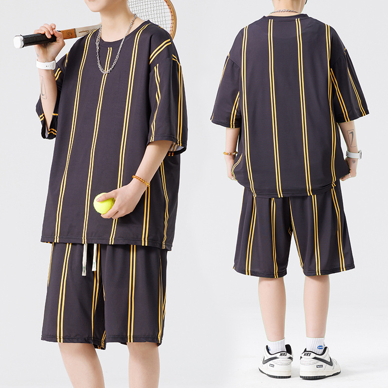 Nuevo traje de pantalones cortos de camiseta de cuello redondo con estampado a rayas de verano para adolescentes, pantalones cortos casuales de manga corta, ropa suelta para el hogar