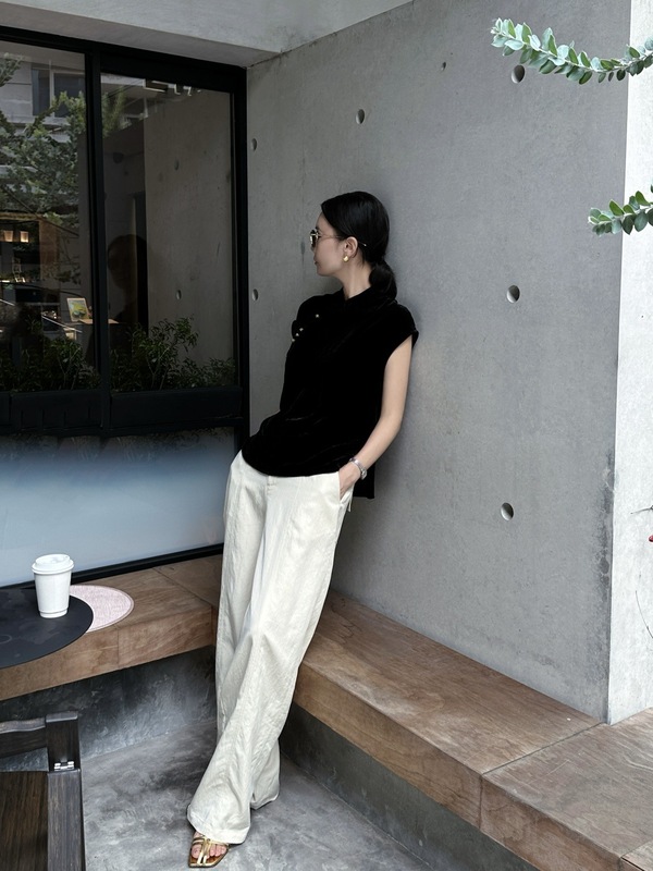 Nanyou 卸売 2025 夏の新シルクベルベット生地の女性のトップスとシャツシンプルなカジュアルファッション|undefined