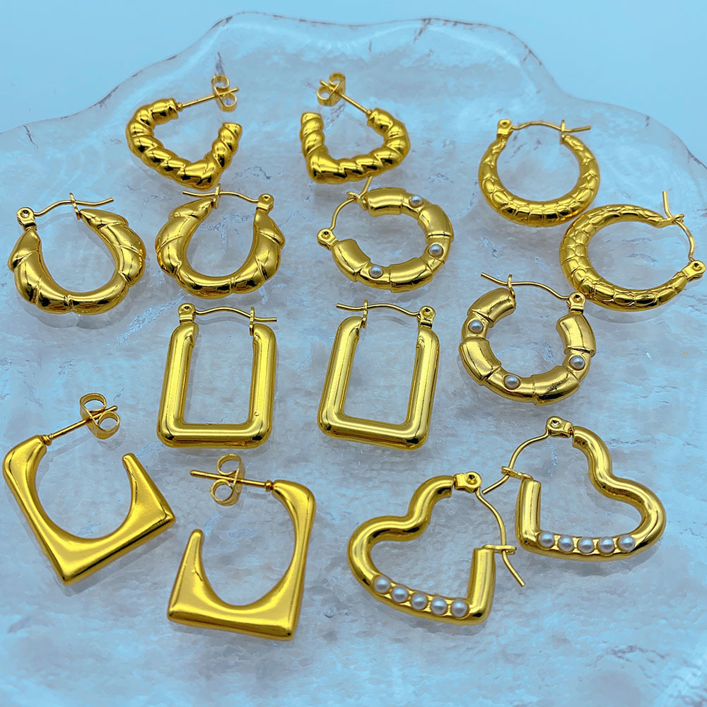 1 Pair Retro Heart Shape Stainless Steel Plating Inlay Artificial Pearls Hoop Earrings display picture 2
