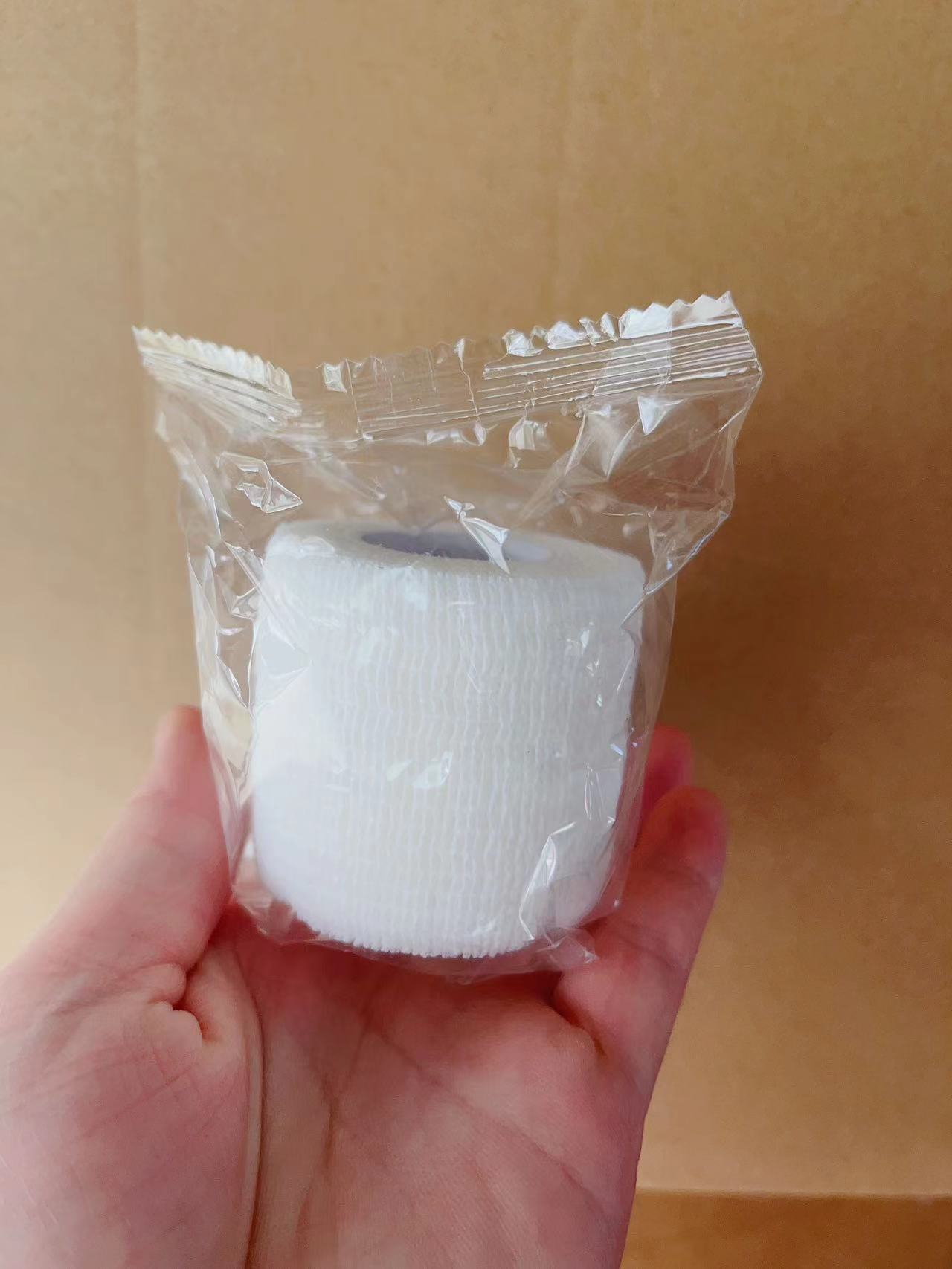 Fabricante universal no tejido elástico autoadhesivo vendaje escritura dedo tobillo vendaje deportes tatuaje mascota vendaje