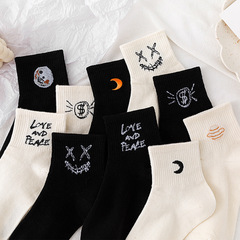 Cross-border foreign trade cotton socks Japanese style ins student sports socks wholesale spring and autumn black and white women's mid-calf socks