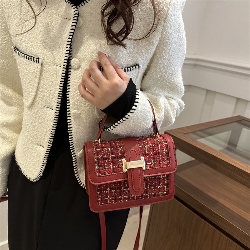 Bagos de tejido de viento fragrante 2024 nuevo bolso de invierno para mujeres versátil bolso de mochila nicho temperamento femenino