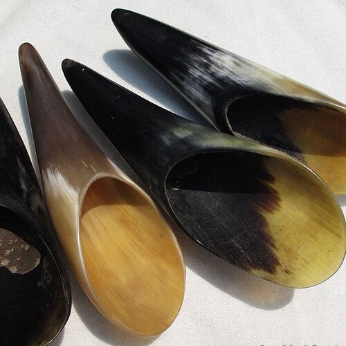 Wholesale Tianlan horn scraping board, large scraping bucket, tube, tea spoon, hollow point stick, dots 18 cm or more