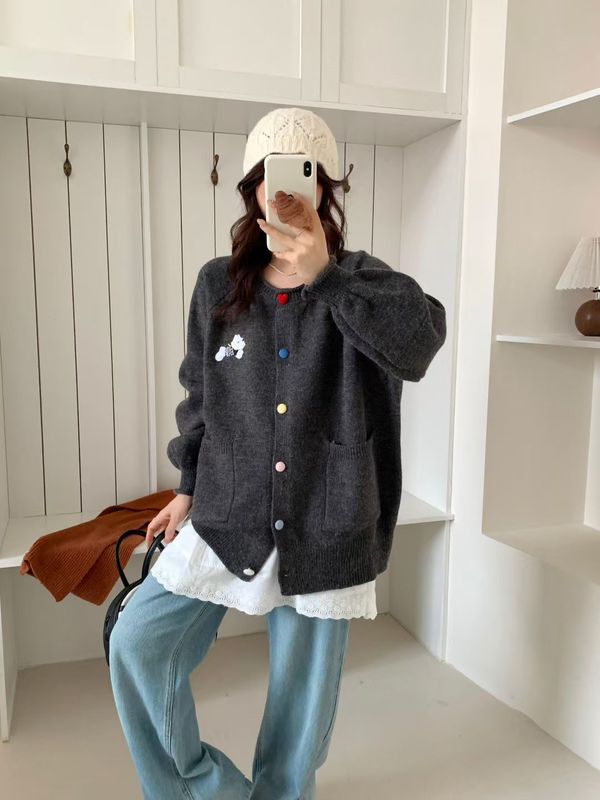 甜美彩扣卡通小狗刺绣针织开衫女2025秋冬新款宽松灯笼袖毛衣外套|undefined