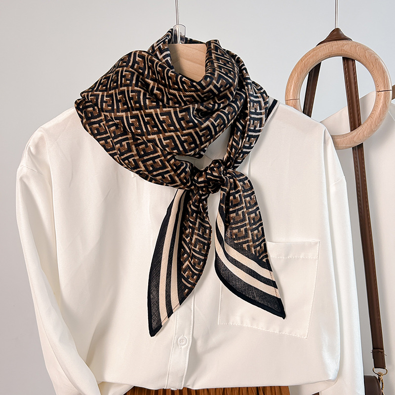 Bufanda paralela Bufanda de temperamento de moda de primavera y otoño para mujer Bufanda de seda de imitación Bufanda paralela impresa de disposición repetida de alta calidad