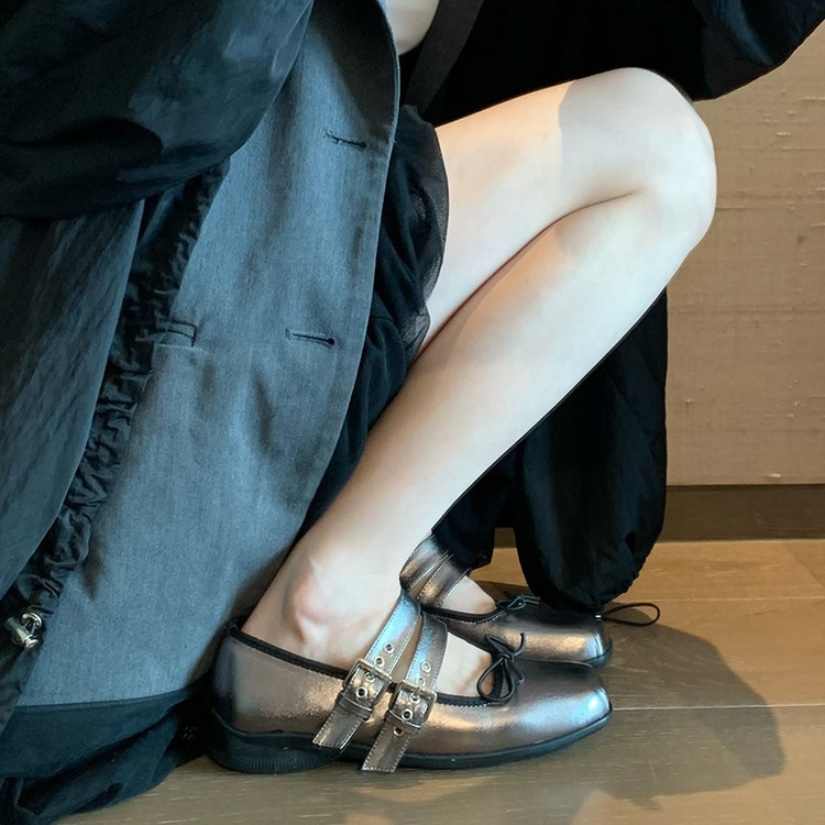 Versión de cuero de vaca primavera y otoño arco de botón cuadrado, zapatos de cuero de mujer, zapatos de sol plano, zapatos JK superficiales