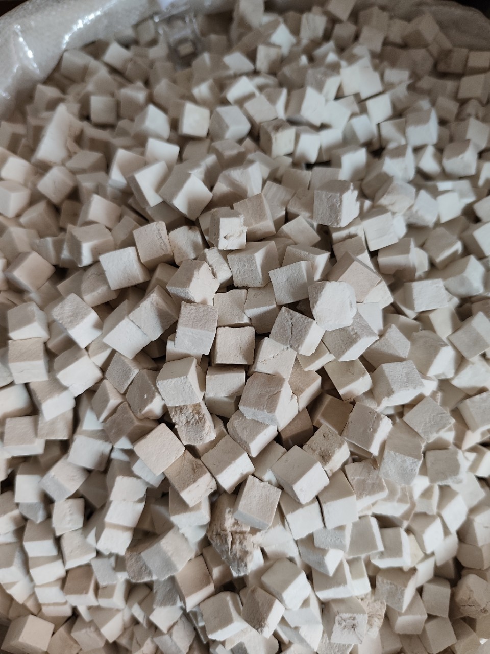 Yunnan Poria Fu Ling Cubes Dried White Poria Slices for Decoction and Soup 500g specifications