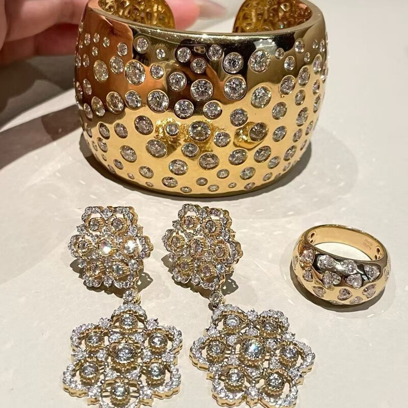 18K Real Gold and Real Diamonds, Italian Craftsmanship, High-End Design, Luxury Hot-Selling European and American Retro Accessible Luxury Bracelets