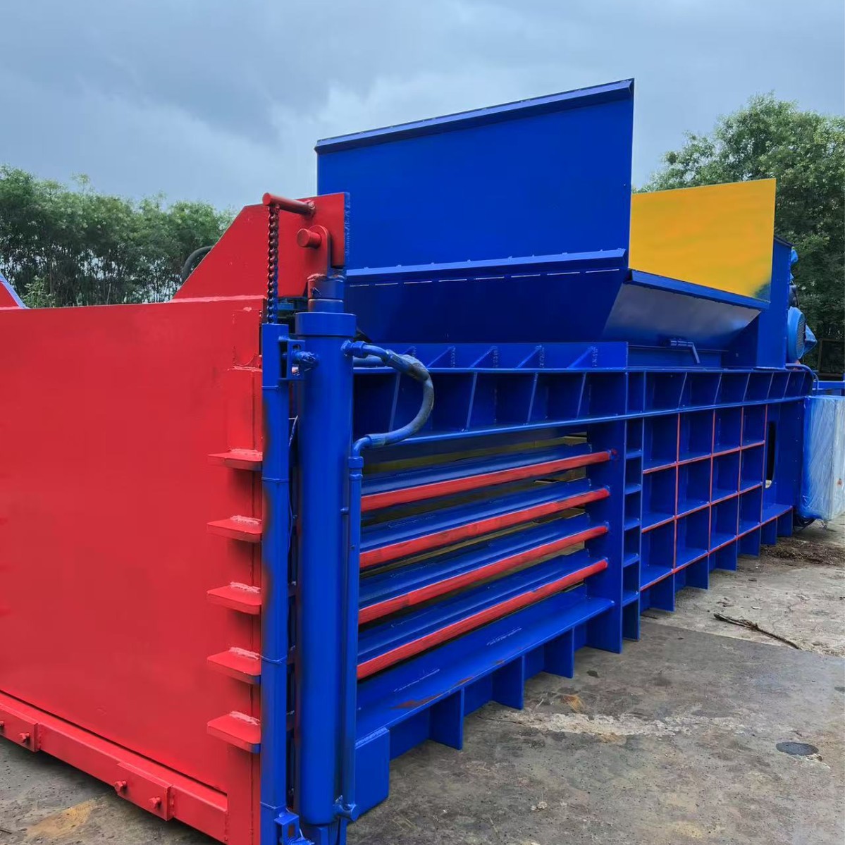 140吨废塑料卧式液压打包机纸壳半自动提升门打包机废品打包机厂