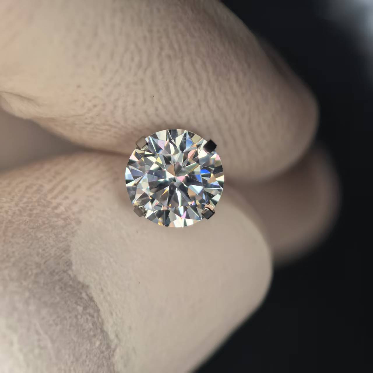 화이트 지르코늄