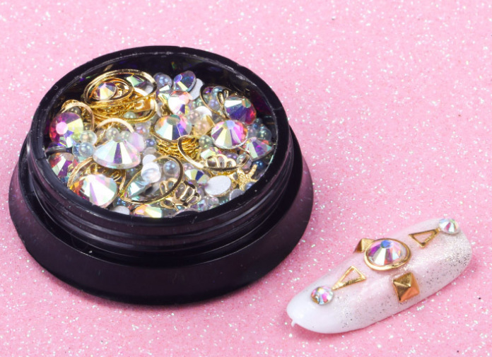 Joyas de belleza de uñas de la estrella y la luna, remaches de estampado de oro, bolas de acero mezcladas con anillo de metal, diamante de agua, diafragma de aleación hueca japonesa