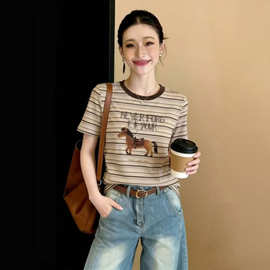 一件代发潮流宽松条纹印花短袖T恤女2026年夏季新款时尚通勤独特