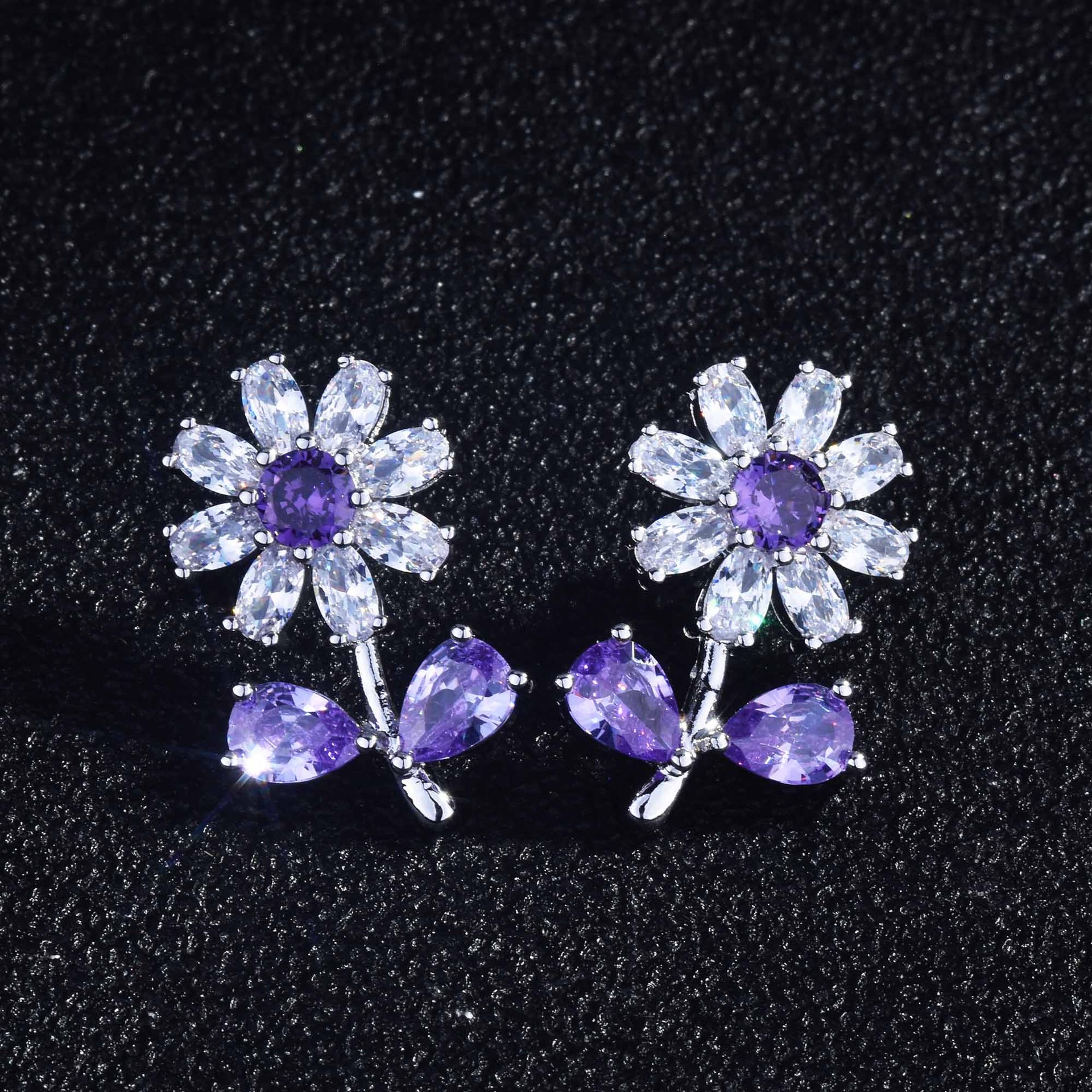 Super Flash High Carbon Diamond Small Daisy Small Flower Earrings Chrysanthemum Earrings display picture 7