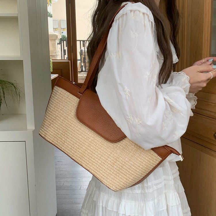 Handmade Rattan Shoulder Bag With Leather Trim And Seagrass_voghion.com
