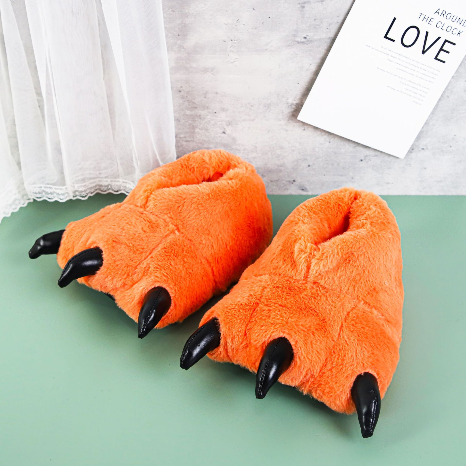 Los fabricantes suministran zapatos de garra de piel de conejo de imitación de color naranja Otoño e Invierno zapatos de garra de animales de dibujos animados zapatos calientes zapatos de algodón mudo zapatos caseros
