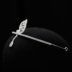 Simple bridal butterfly hairband, vintage-style ultra-shiny rhinestone princess hair accessory—elegant addition to an 18th-birthday dress.