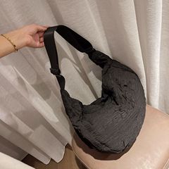 2023新款大容量休閒時尚簡約餃子包褶皺飾面半月型斜挎包單肩包潮