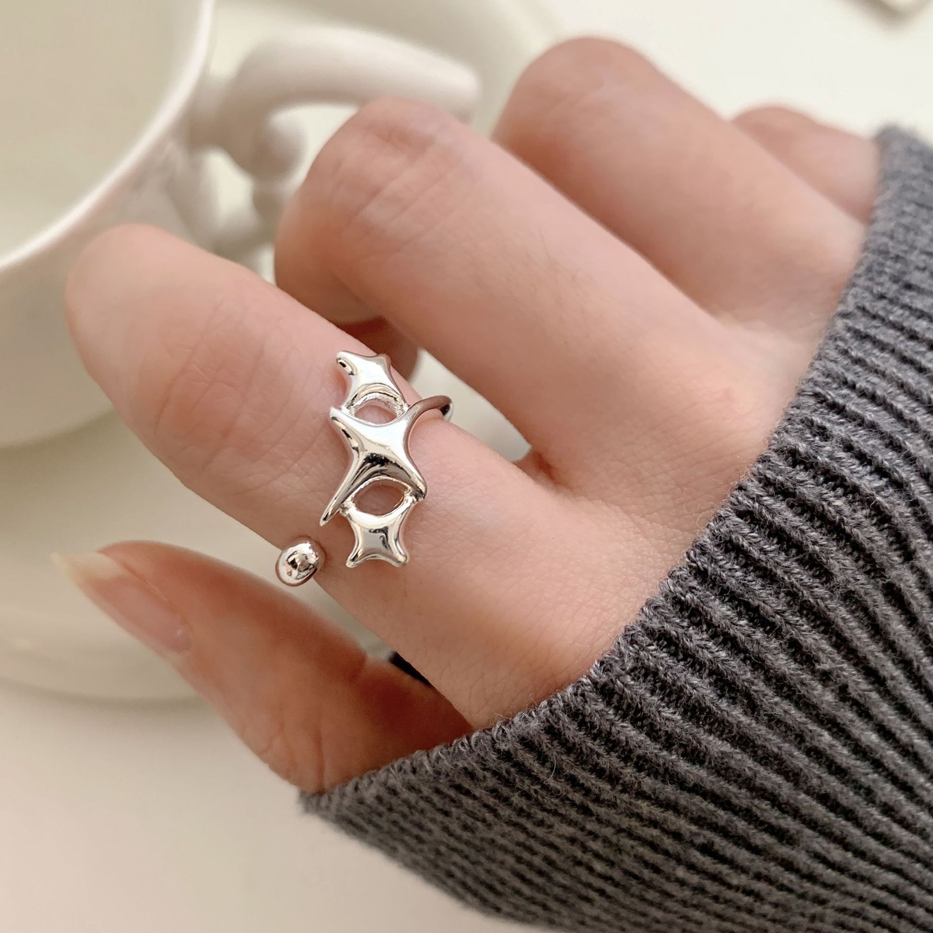 幾何学的な線の交差指輪の女性の冷たい風のシンプルなファッションS925銀メッキの口の指リングins風の指の指輪