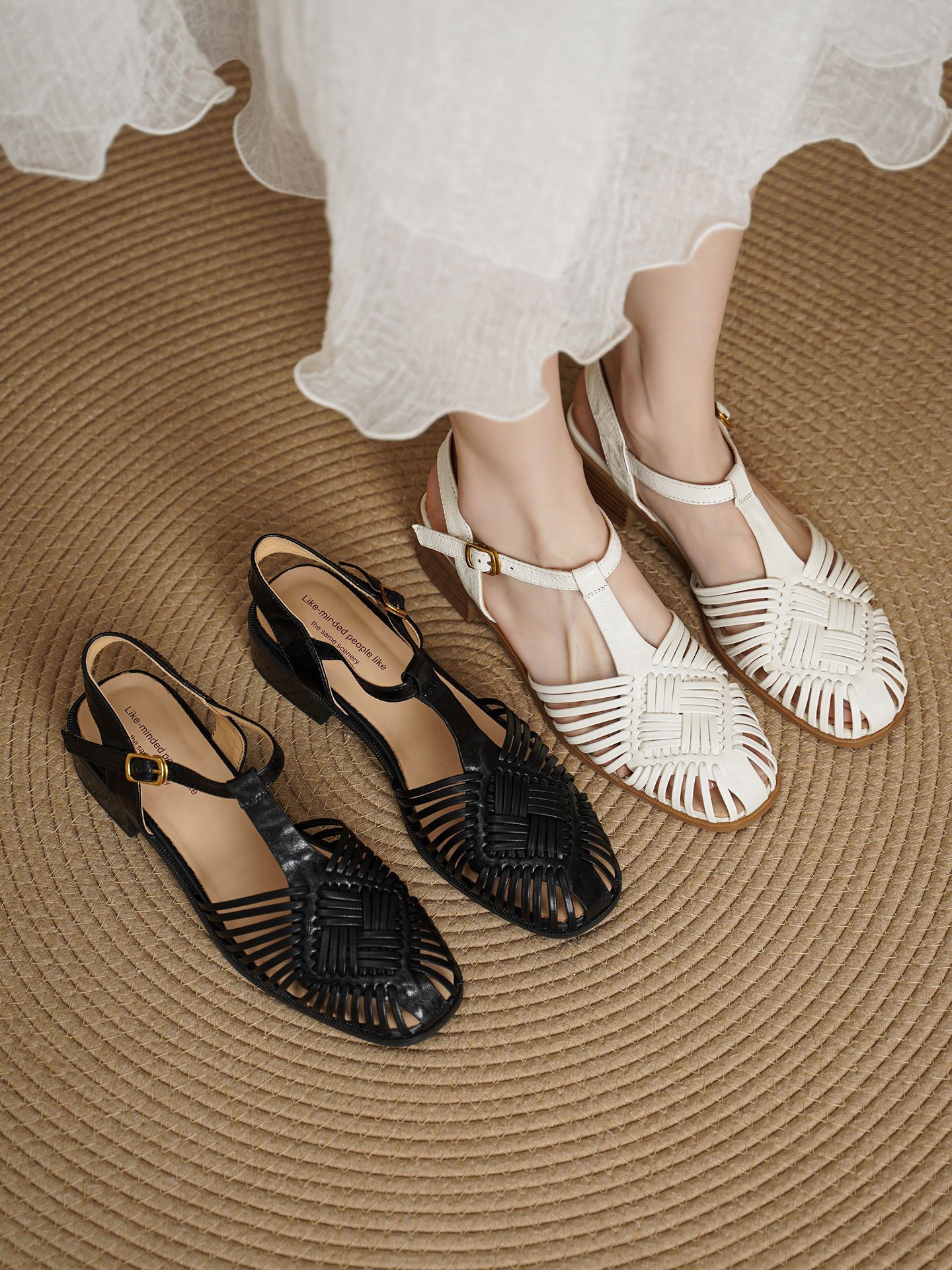 Sandal nữ quai ngang T-clasp gót thấp 4 cm phong cách vintage dệt rỗng — đen chi tiết 1