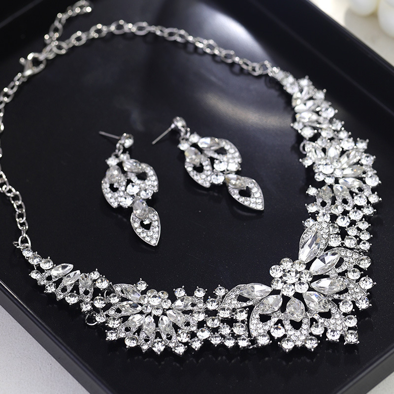 Nuevo conjunto de collares retro exagerados transfronterizos para mujeres de cristal de lujo vestido de banquete accesorios de cadena de clausura venta directa de fábrica