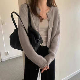 甜美减龄2025年秋季新款女纯色时尚百搭羊毛针织打底衫毛衣外套女